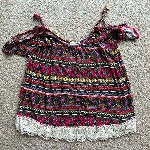 La Hearts Black and Pink Ruffled Short Sleeve Blouse